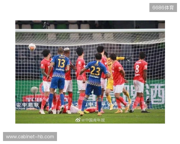 三连冠！上海海港加冕2025赛季中超冠军，摘下队史中超第四星